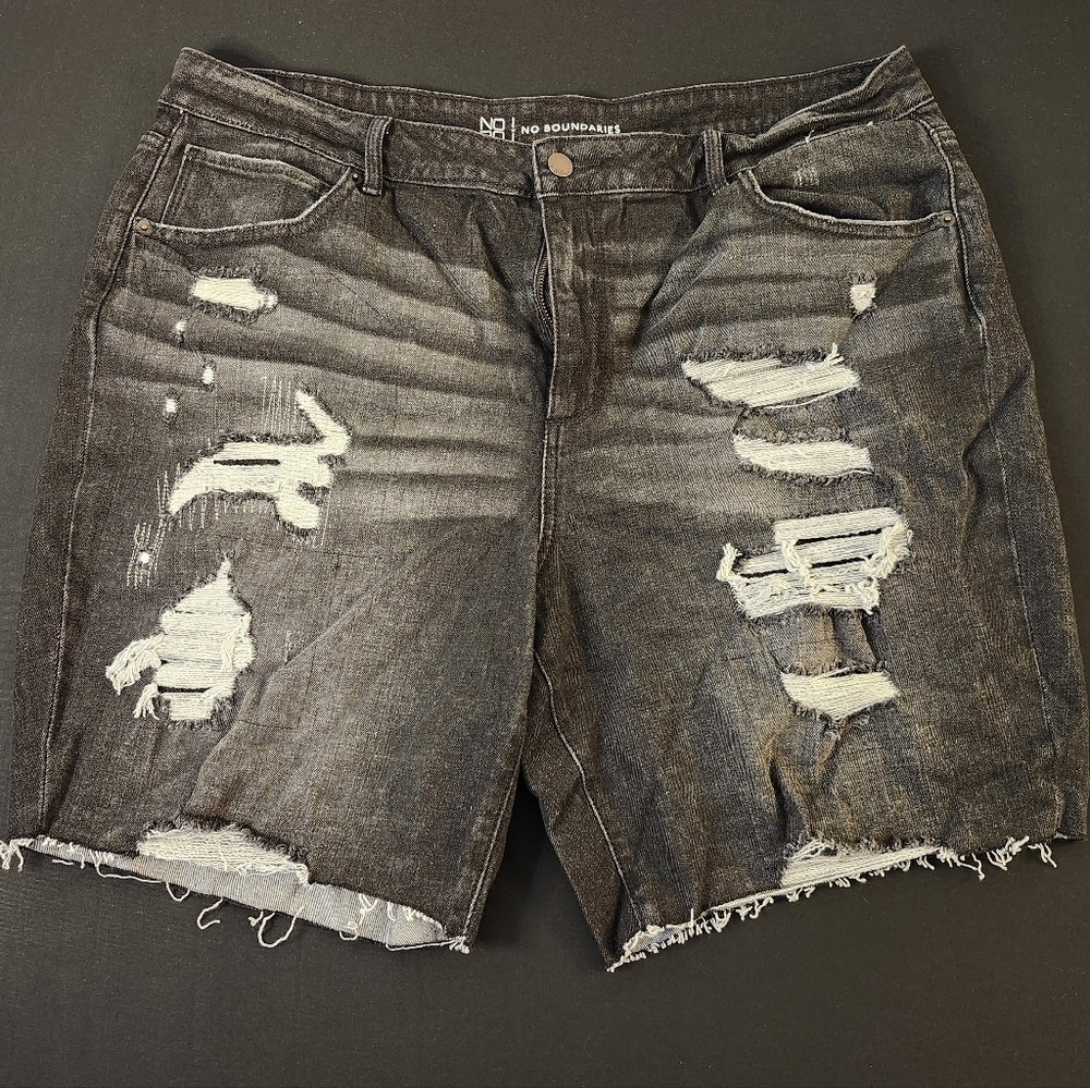 🔥No Boundaries Plus Size Cotton Stretch Faded Ripped Jean Shorts 21